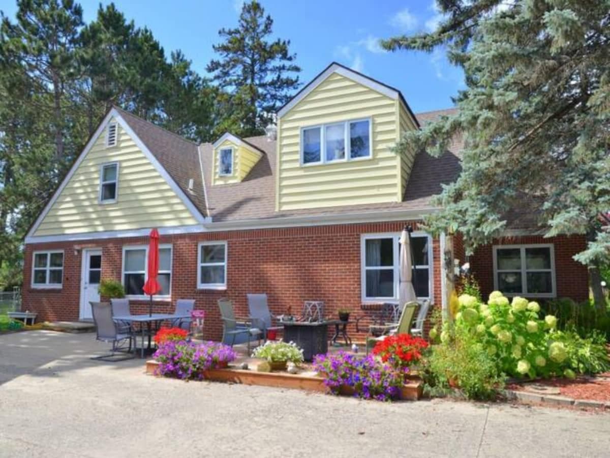 House Outside Deck, LP Firepit & Grill